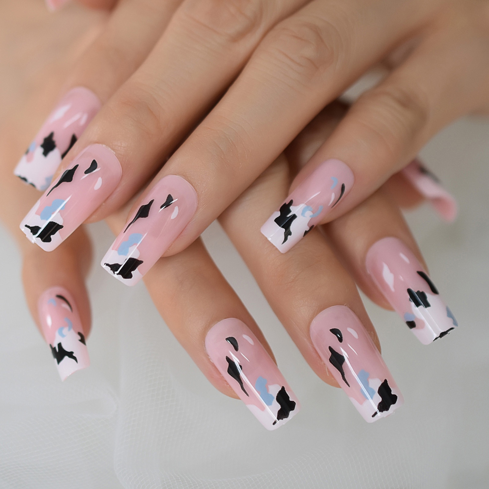 Medium Coffin Cow Miscellaneous Painting Fadeing Gel Tip Decoration Nails False Hand Dummy Stick On Nail 1 - The Cow Print